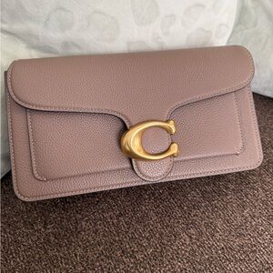 Coach Tabby 26 Leather Clutch in EUC!